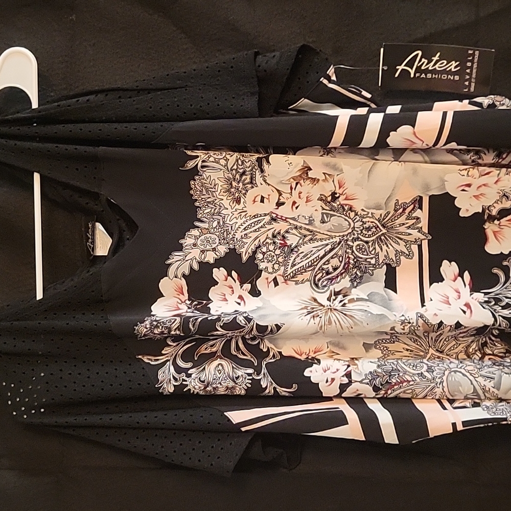 Artex 3x black floral yoke top